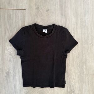 Aritzia TNA Black Cropped Short Sleeve Tee